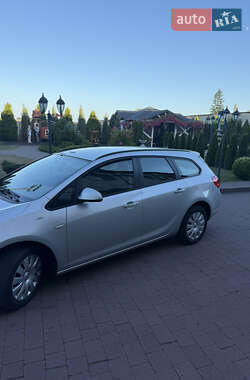 Универсал Opel Astra 2013 в 