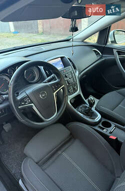 Универсал Opel Astra 2013 в 