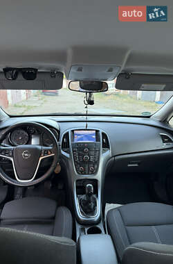 Универсал Opel Astra 2013 в 