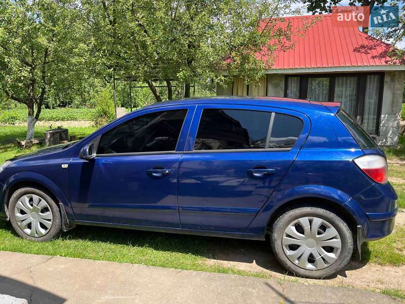 Хэтчбек Opel Astra 2004 в Богородчанах