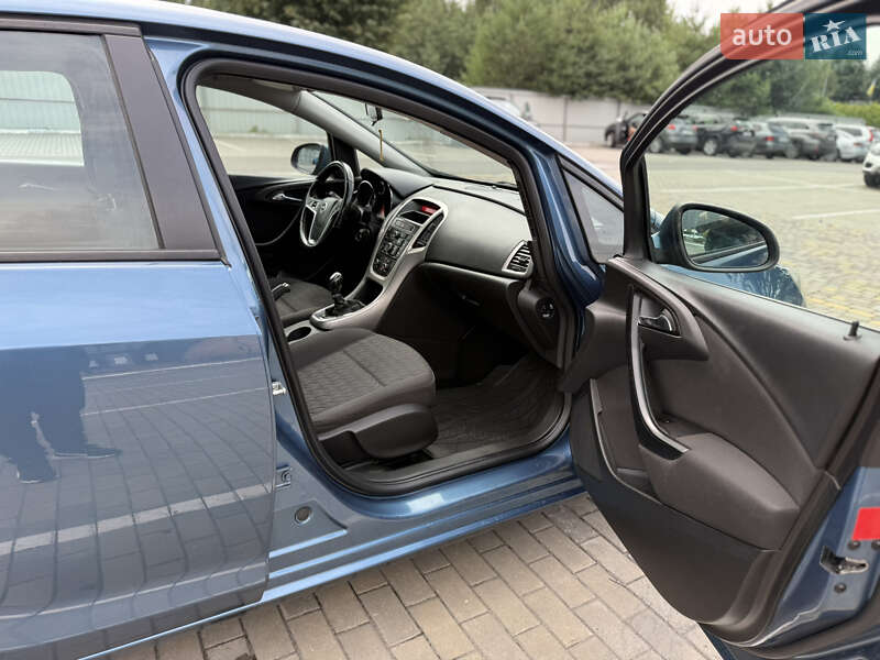 Хетчбек Opel Astra 2013 в Луцьку