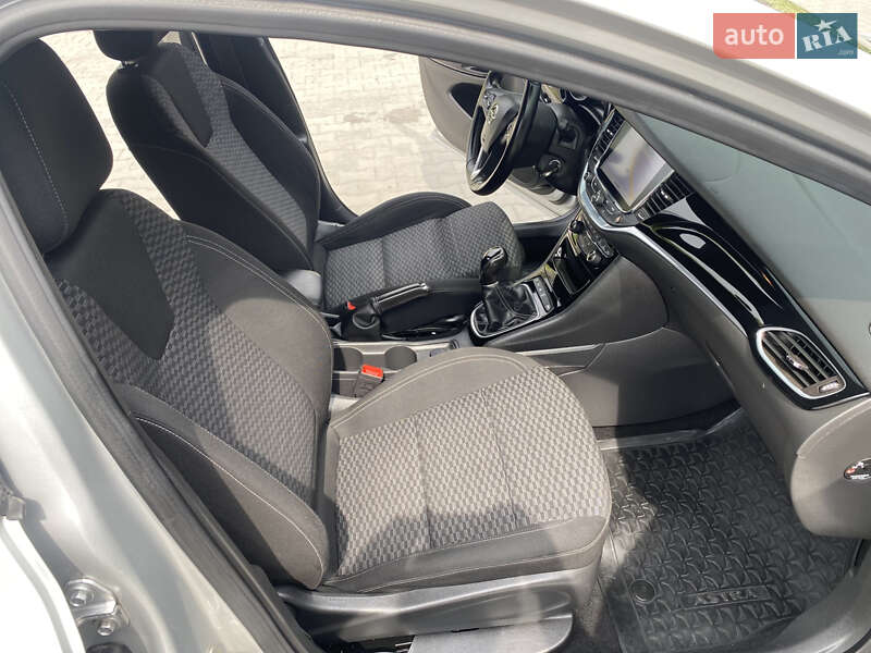 Универсал Opel Astra 2016 в Хмельницком