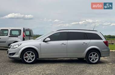 Универсал Opel Astra 2010 в Луцке
