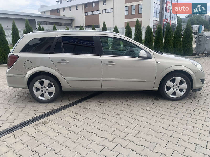 Универсал Opel Astra 2010 в Черновцах