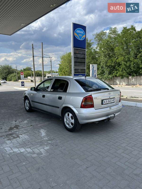Хэтчбек Opel Astra 2000 в Запорожье