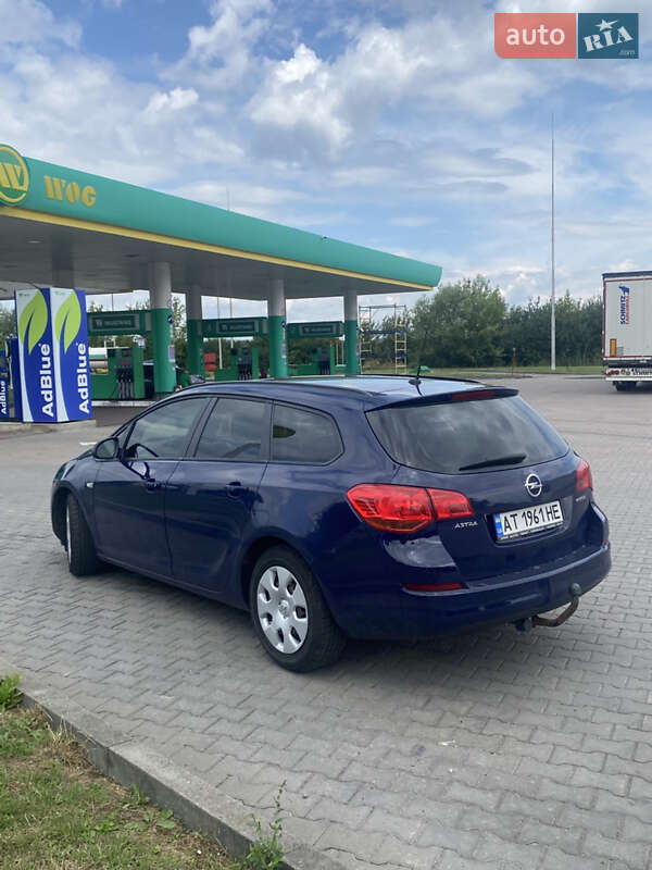 Универсал Opel Astra 2011 в Ивано-Франковске