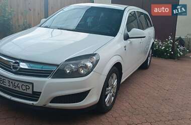 Универсал Opel Astra 2010 в Первомайске
