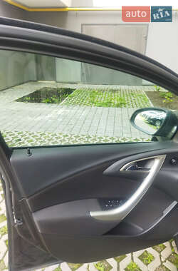 Хэтчбек Opel Astra 2011 в 