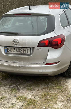 Седан Opel Astra 2012 в 
