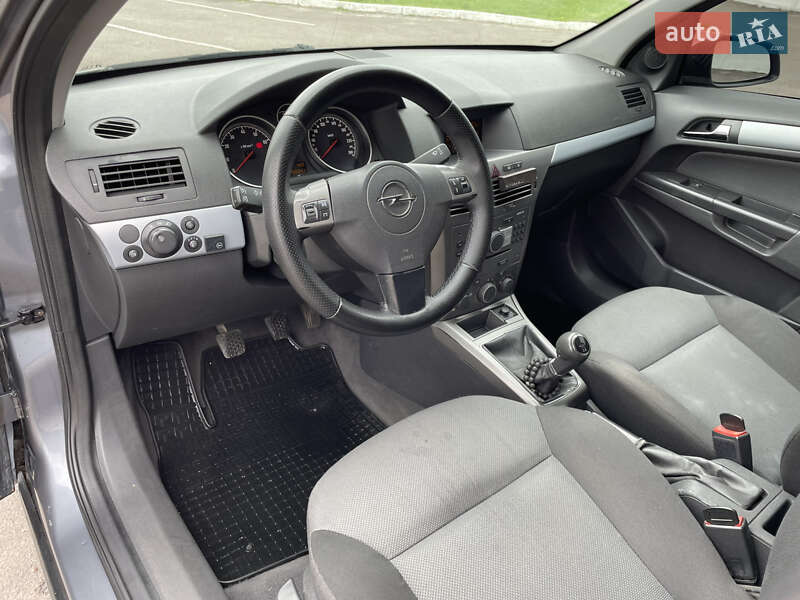 Хэтчбек Opel Astra 2006 в Радивилове