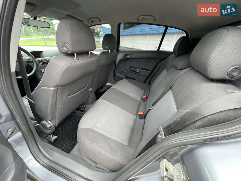 Хэтчбек Opel Astra 2006 в Радивилове