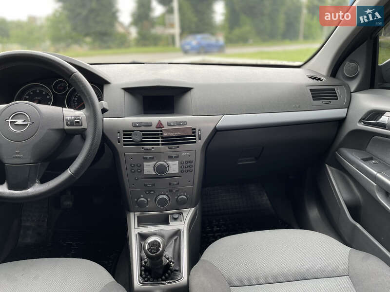 Хэтчбек Opel Astra 2006 в Радивилове