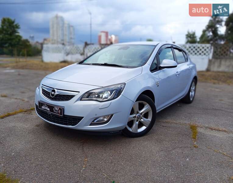 Opel Astra 2012