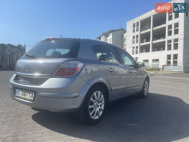 Хэтчбек Opel Astra 2005 в Стрые
