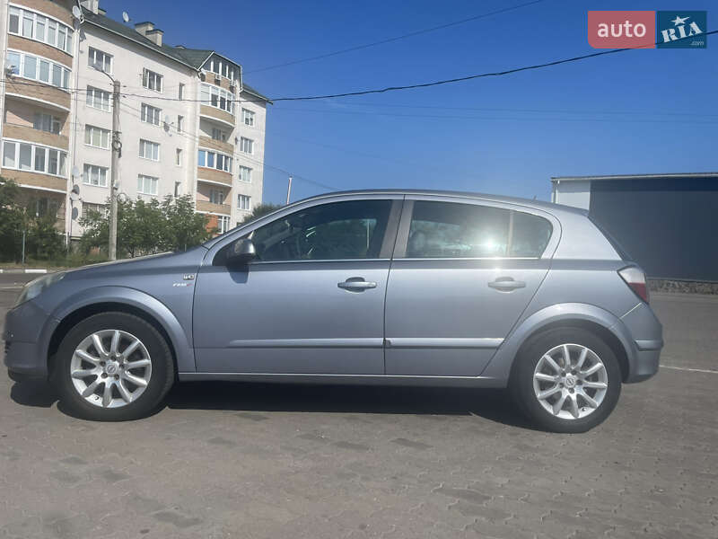 Хэтчбек Opel Astra 2005 в Стрые