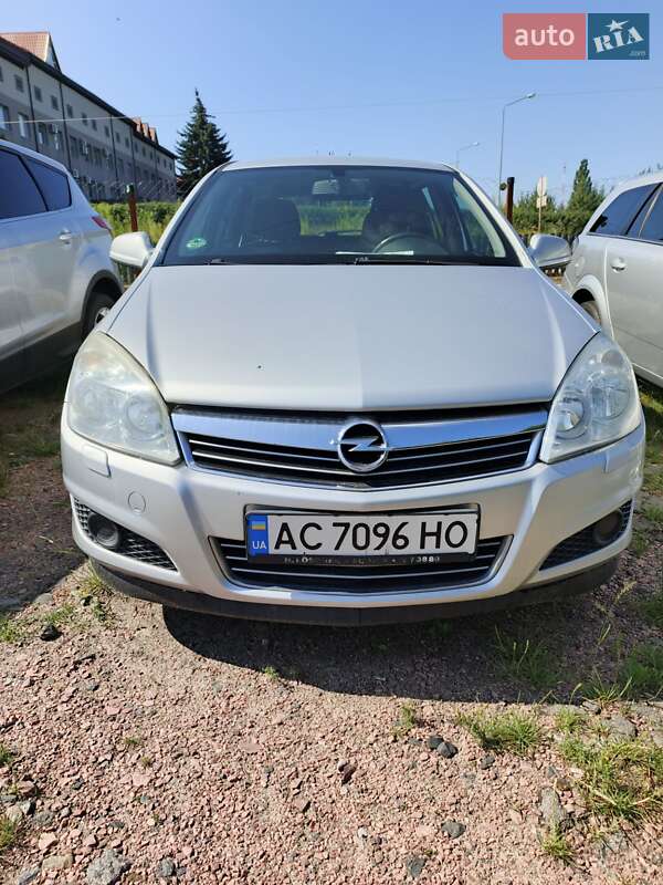 Универсал Opel Astra 2009 в Луцке
