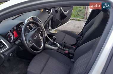 Универсал Opel Astra 2012 в 