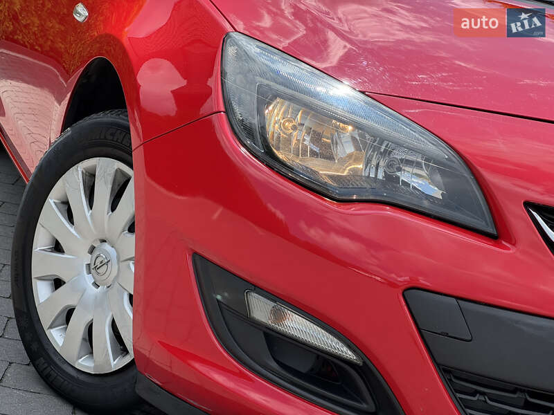 Універсал Opel Astra 2013 в Стрию