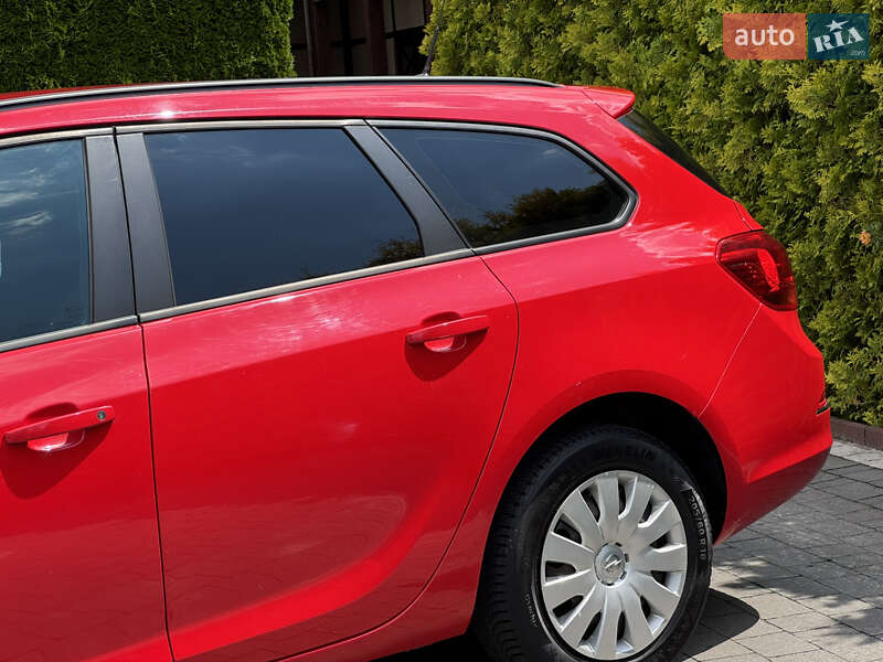 Універсал Opel Astra 2013 в Стрию