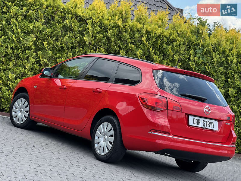 Універсал Opel Astra 2013 в Стрию
