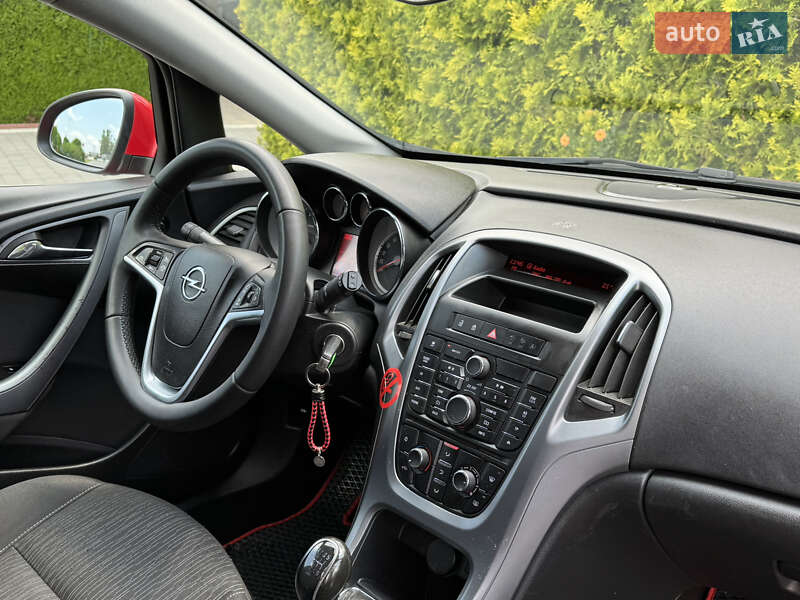 Універсал Opel Astra 2013 в Стрию