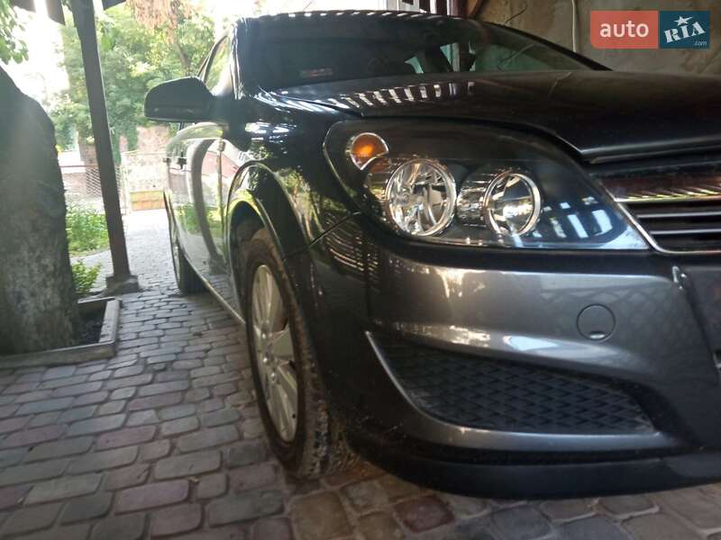Хетчбек Opel Astra 2010 в Тернополі