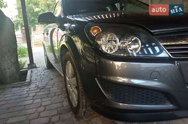 Хетчбек Opel Astra 2010 в 