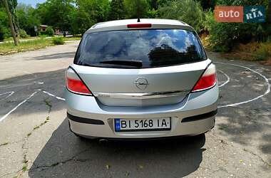 Хэтчбек Opel Astra 2004 в 