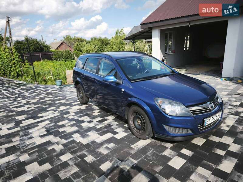 Универсал Opel Astra 2010 в Изяславе