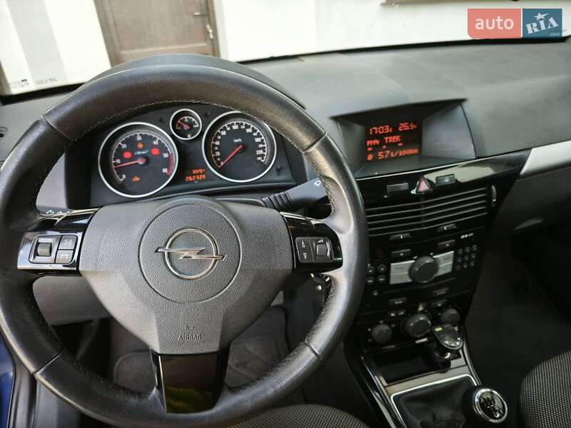 Универсал Opel Astra 2010 в Изяславе