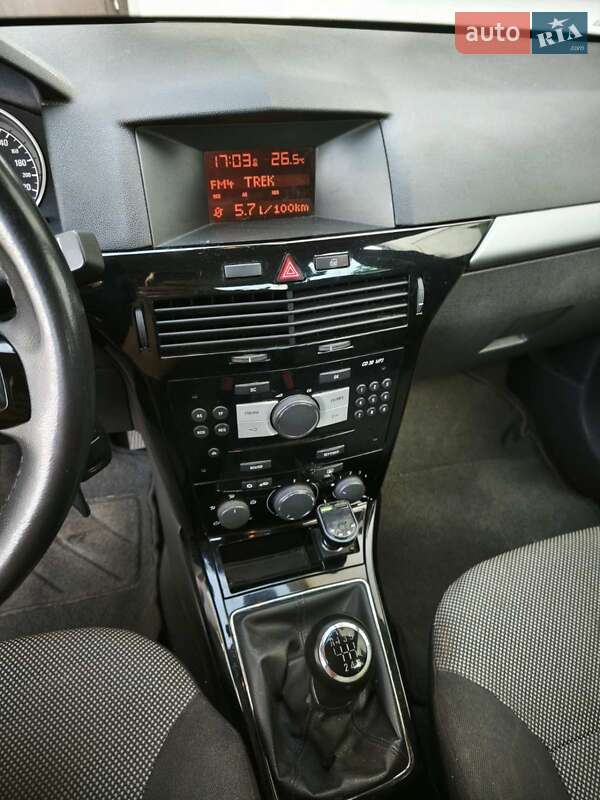 Универсал Opel Astra 2010 в Изяславе
