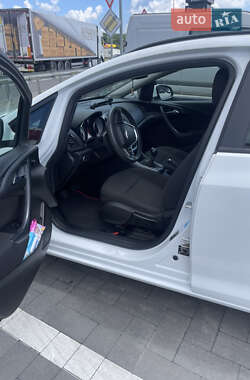 Універсал Opel Astra 2015 в Луцьку