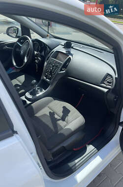 Універсал Opel Astra 2015 в Луцьку