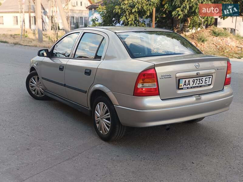 Седан Opel Astra 2008 в Новому Бузі
