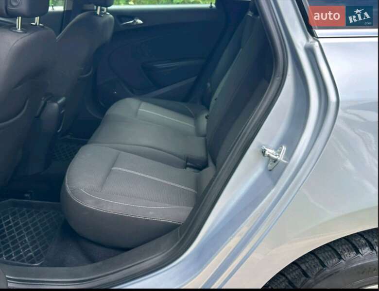 Універсал Opel Astra 2014 в Косові