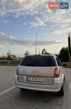 Универсал Opel Astra 2010 в 