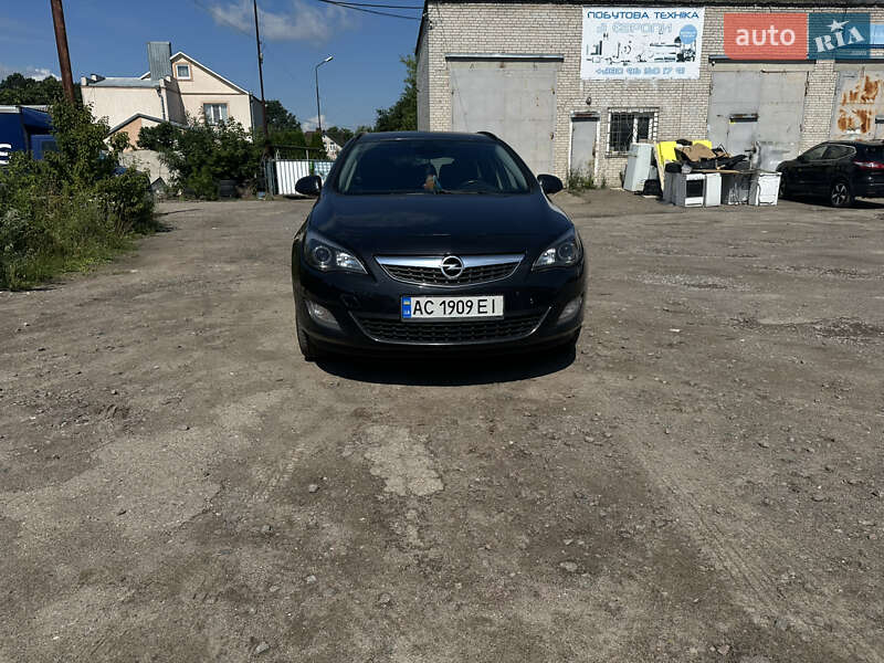 Универсал Opel Astra 2011 в Луцке