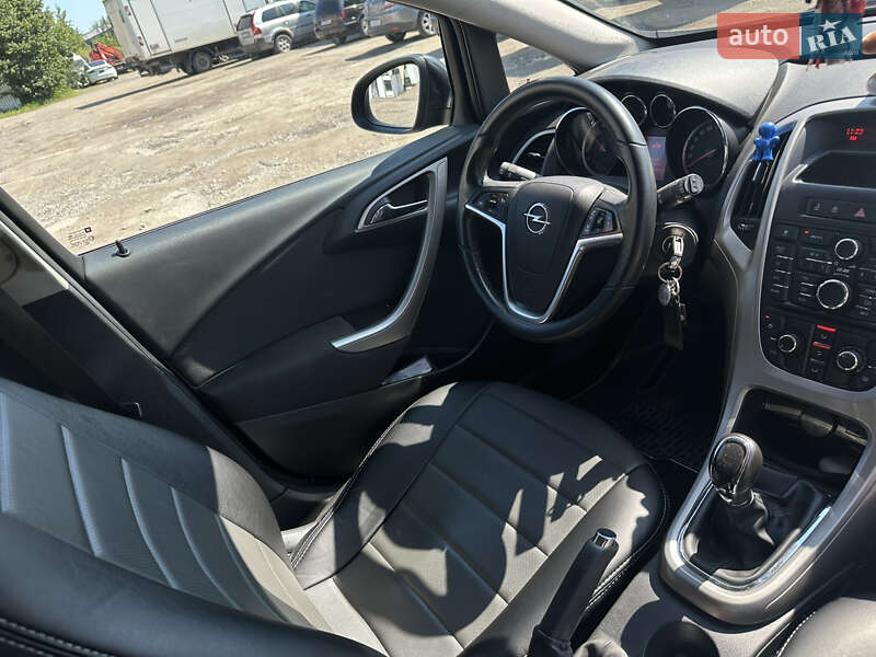 Универсал Opel Astra 2011 в Луцке