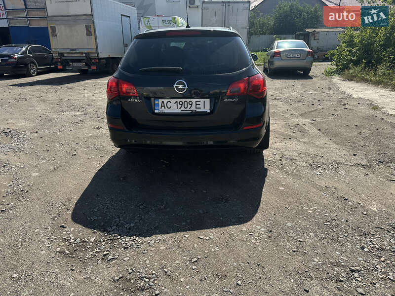 Универсал Opel Astra 2011 в Луцке