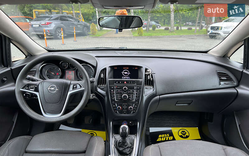 Универсал Opel Astra 2012 в Львове
