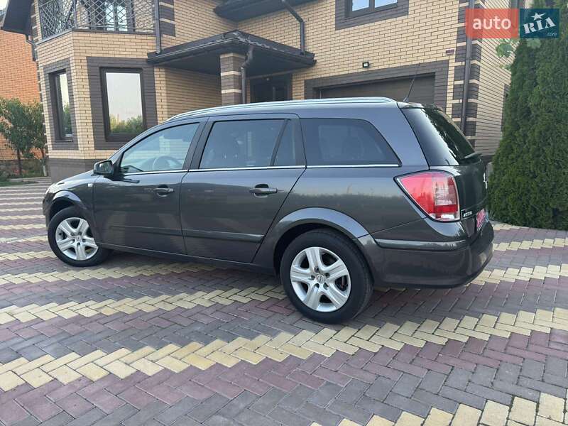 Универсал Opel Astra 2010 в Виннице