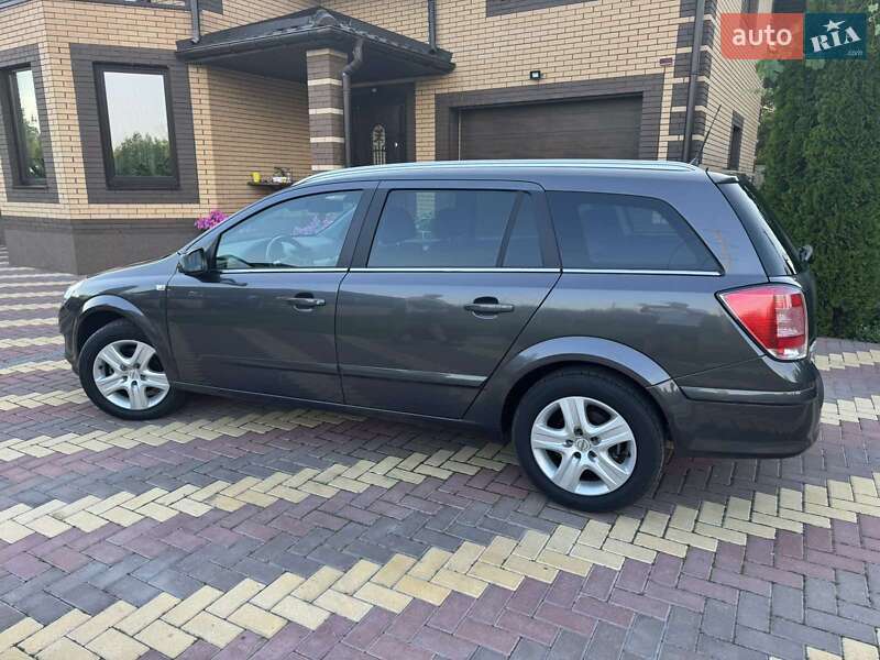 Универсал Opel Astra 2010 в Виннице