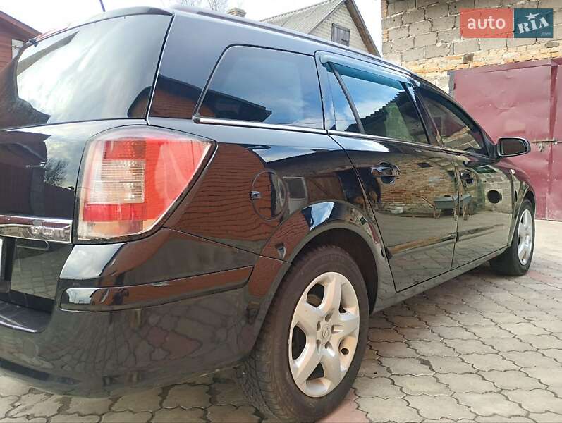 Универсал Opel Astra 2006 в Ровно