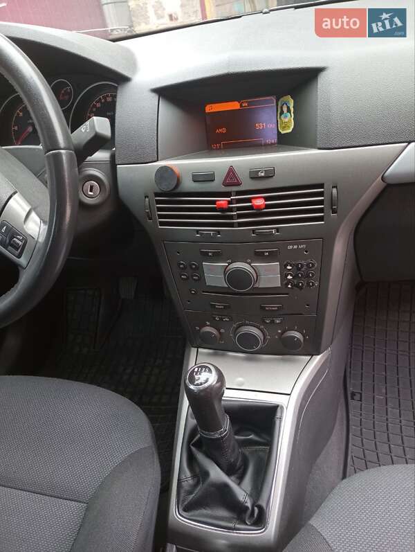 Универсал Opel Astra 2006 в Ровно