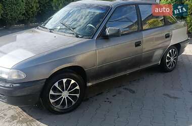 Седан Opel Astra 1992 в Болехове