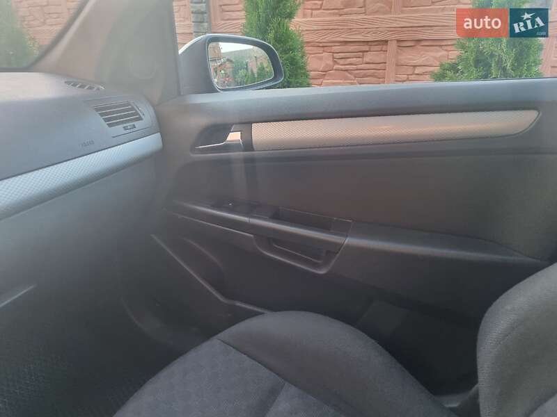 Универсал Opel Astra 2004 в Луцке