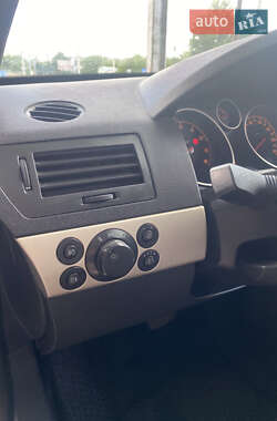 Хетчбек Opel Astra 2008 в 