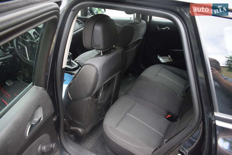 Универсал Opel Astra 2013 в Львове