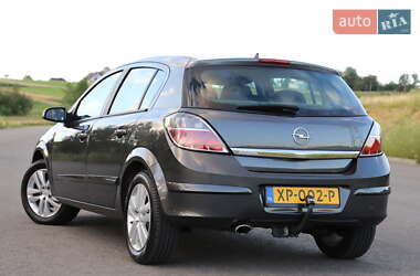 Хэтчбек Opel Astra 2010 в 