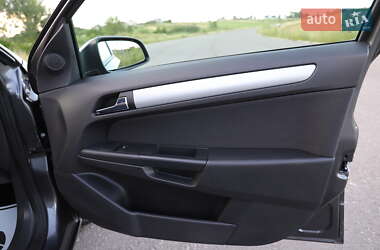 Хэтчбек Opel Astra 2010 в 